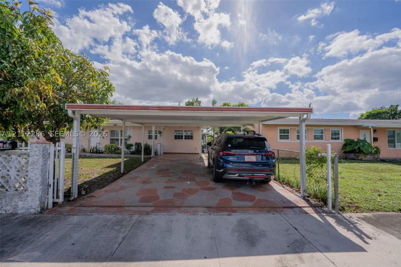 3 bedroom SingleFamilyResidence at 4480 NW 176th St, Carol City 1 St Addn, Miami Gardens — photo 4