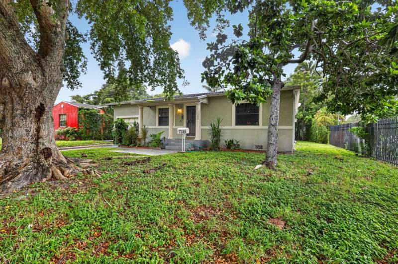 3 bedroom SingleFamilyResidence at 1385 NE 131st Street, Lamor Estates Sub, North Miami — photo 3