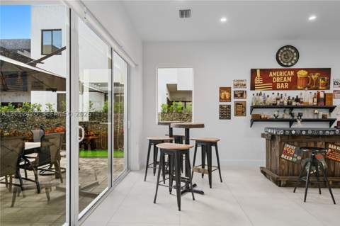 10054 NW 76th Ter, Doral FL - photo 11 of 57