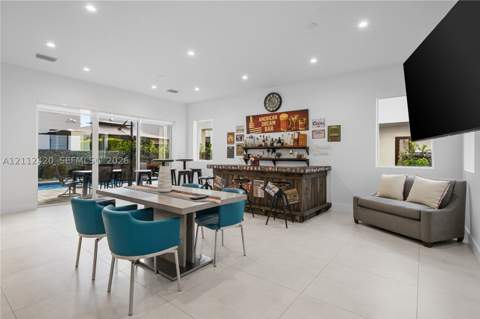 10054 NW 76th Ter, Doral FL - photo 12 of 57