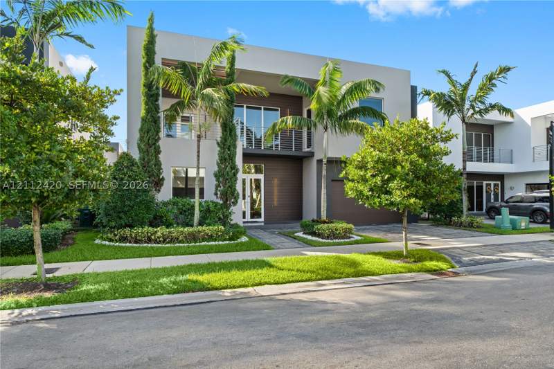 4 bedroom SingleFamilyResidence at 10054 NW 76th Ter, Doral Commons Residential, Doral — photo 2