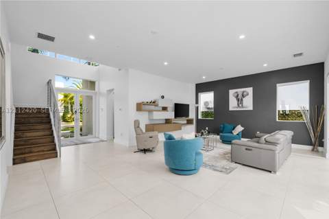 10054 NW 76th Ter, Doral FL - photo 6 of 57