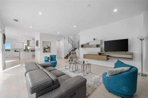 10054 NW 76th Ter, Doral FL - photo 9 of 57