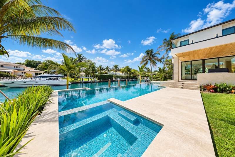 6 bedroom SingleFamilyResidence at 770 Lake Rd, Bay Point, Miami — photo 2