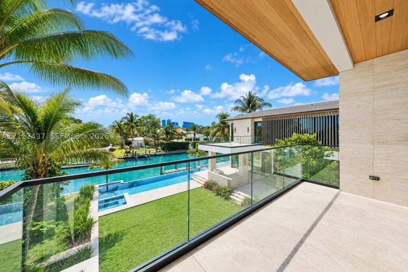 6 bedroom SingleFamilyResidence at 770 Lake Rd, Bay Point, Miami — photo 3