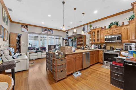 9124 NW 147th Ter, Miami Lakes FL - photo 7 of 33