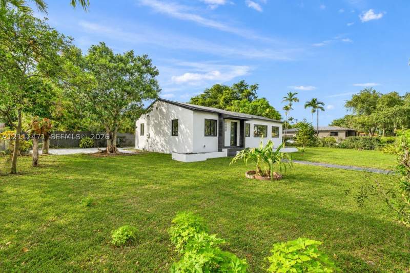 3 bedroom SingleFamilyResidence at 1000 SW 62nd Ave, Alameda, West Miami — photo 2