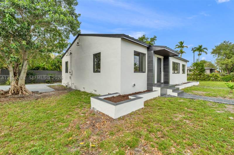 3 bedroom SingleFamilyResidence at 1000 SW 62nd Ave, Alameda, West Miami — photo 5