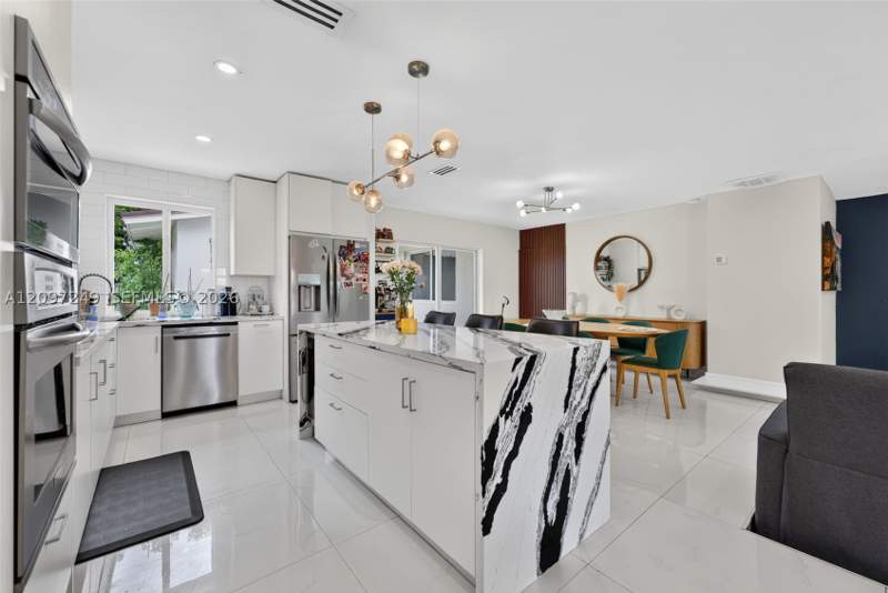 6 bedroom SingleFamilyResidence at 2700 SW 96th Ave, Coral Gardens, Miami — photo 3