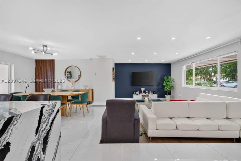 6 bedroom SingleFamilyResidence at 2700 SW 96th Ave, Coral Gardens, Miami — photo 4