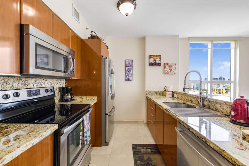3 bedroom Condominium at 17555 NW Atlantic Blvd 1108, King David Of Sunny Isles, Sunny Isles Beach — photo 5
