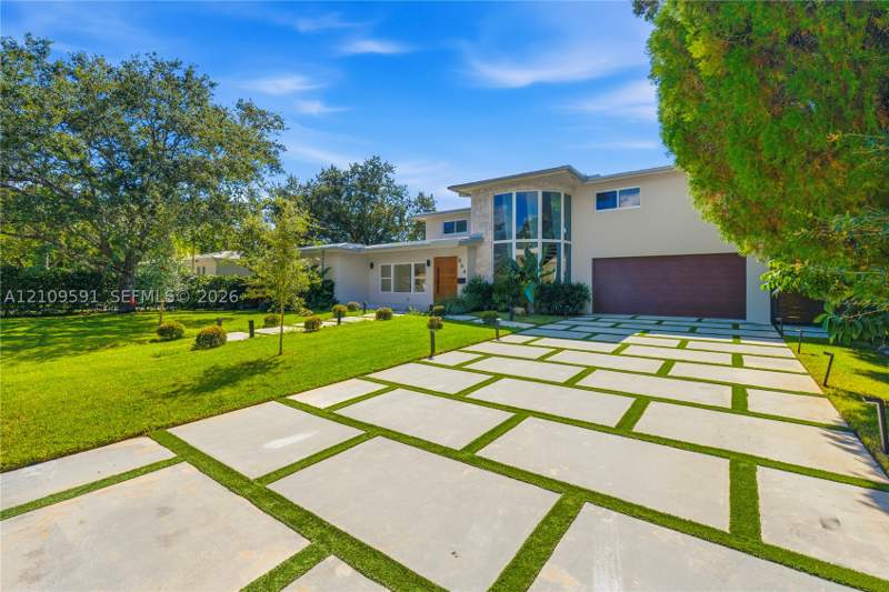 5 bedroom SingleFamilyResidence at 864 NE 91st Ter, Golden Gate Park Addn, Miami Shores — photo 2