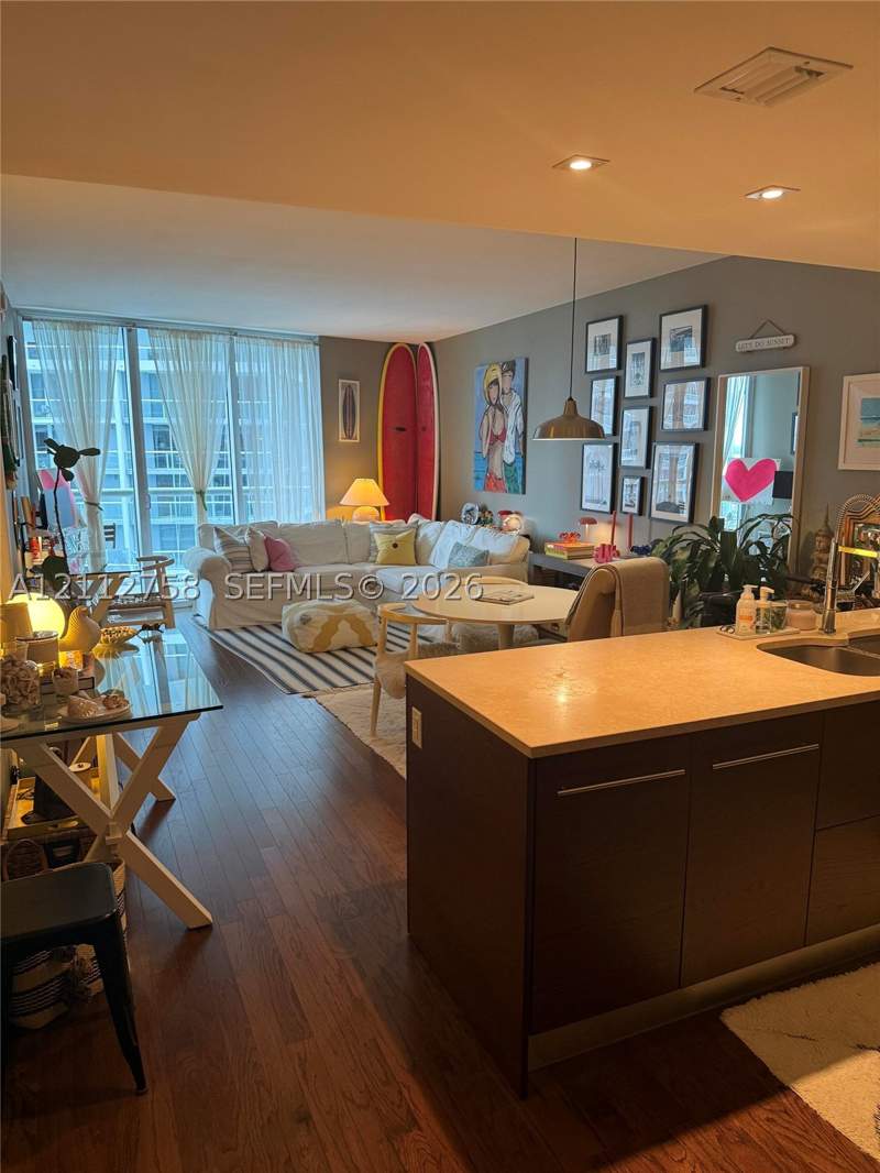 1 bedroom Condominium at 475 Brickell Ave 2011, Iconbrickell Condo No 1, Miami — photo 2