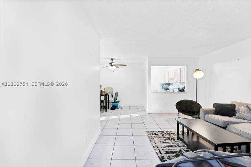 2 bedroom Condominium at 2570 W 67th Pl 14-2, Lago Grande One Condo, Hialeah — photo 2