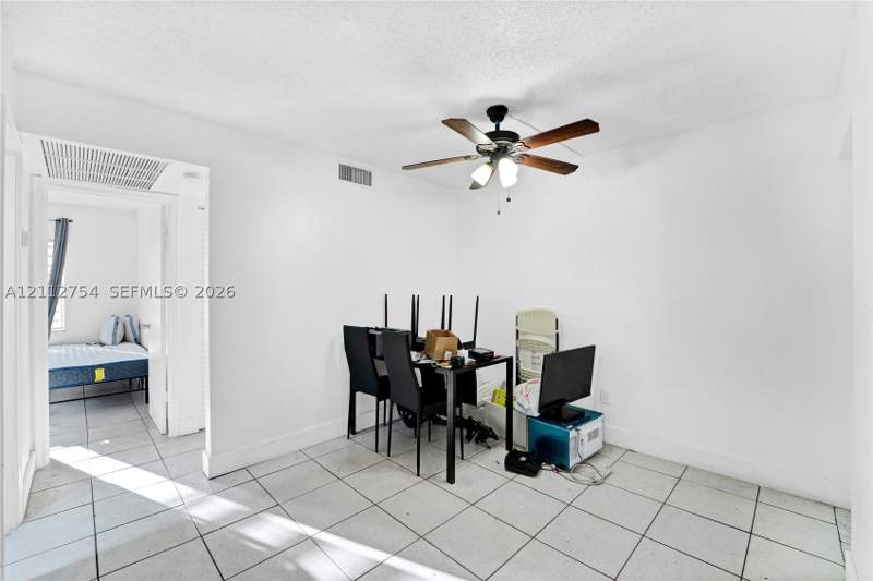 2 bedroom Condominium at 2570 W 67th Pl 14-2, Lago Grande One Condo, Hialeah — photo 5