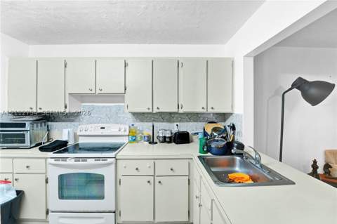 2570 W 67th Pl 14-2, Hialeah FL - photo 8 of 29