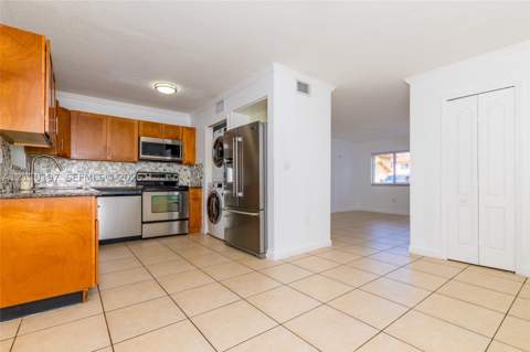 17302 NW 74th Ave 101, Hialeah FL - photo 11 of 36
