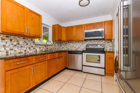 17302 NW 74th Ave 101, Hialeah FL - photo 12 of 36