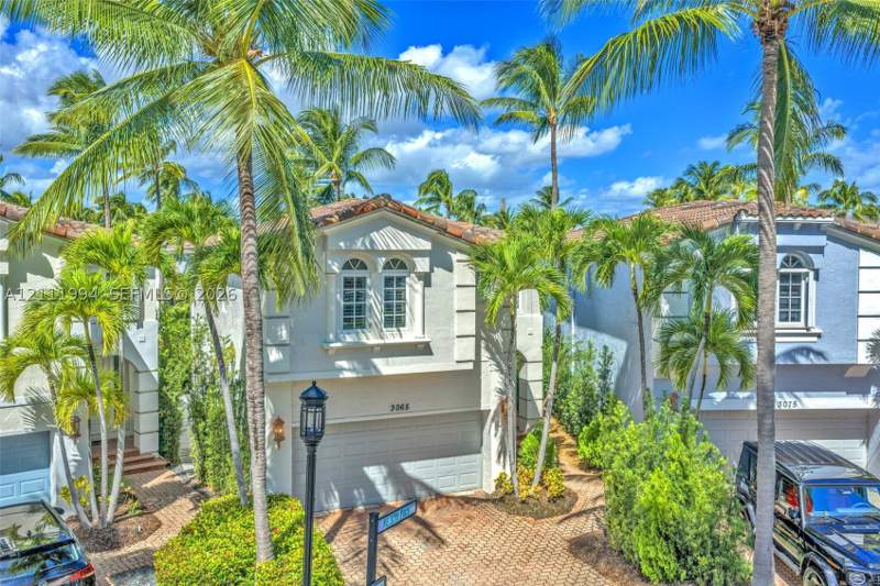 3 bedroom SingleFamilyResidence at 3065 NE 208th Ter, Aventura Lakes Phase 1, Aventura — photo 2