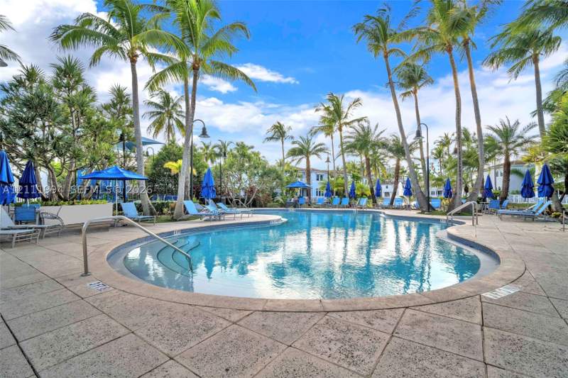 3 bedroom SingleFamilyResidence at 3065 NE 208th Ter, Aventura Lakes Phase 1, Aventura — photo 4