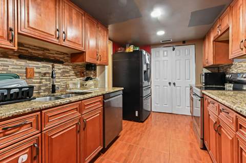 941 W 80th Place, Hialeah FL - photo 10 of 28