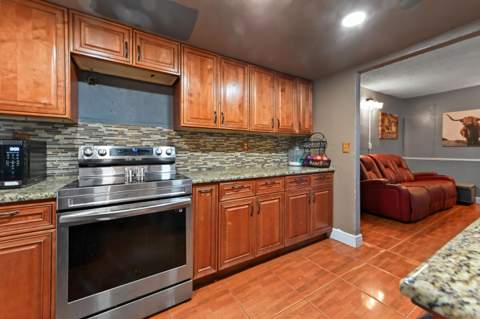 941 W 80th Place, Hialeah FL - photo 12 of 28