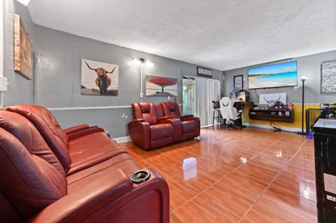 941 W 80th Place, Hialeah FL - photo 6 of 28