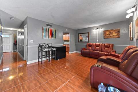 941 W 80th Place, Hialeah FL - photo 8 of 28