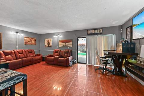 941 W 80th Place, Hialeah FL - photo 9 of 28