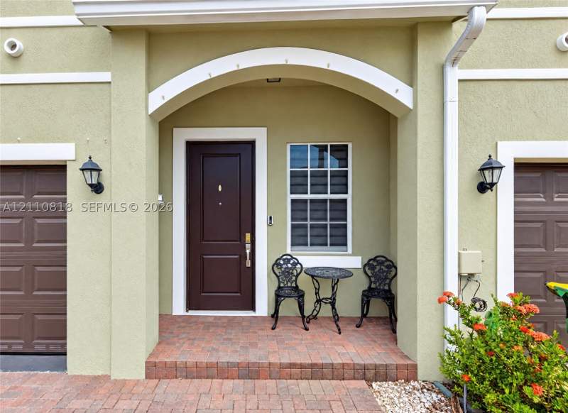 4 bedroom Townhouse at 2381 SE 14th St, Keys Garden, Homestead — photo 4