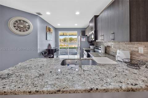2381 SE 14th St, Homestead FL - photo 8 of 33