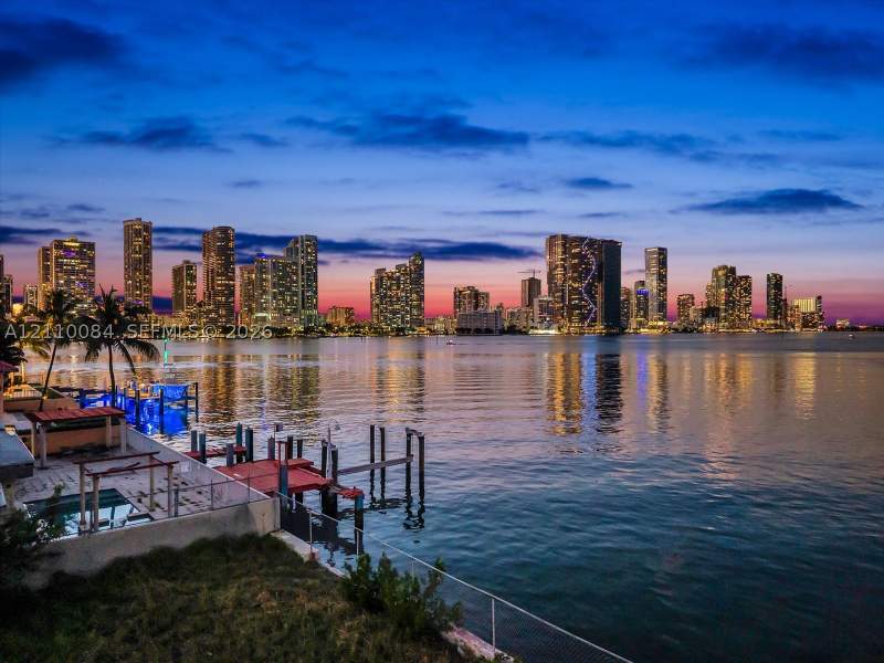 4 bedroom SingleFamilyResidence at 851 N Venetian Dr, Biscayne Isl, Miami — photo 2