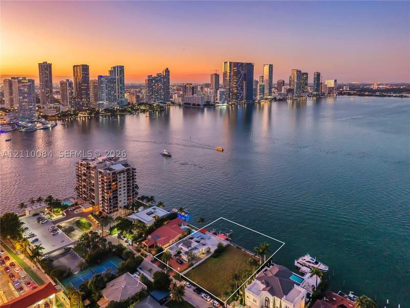 4 bedroom SingleFamilyResidence at 851 N Venetian Dr, Biscayne Isl, Miami — photo 4