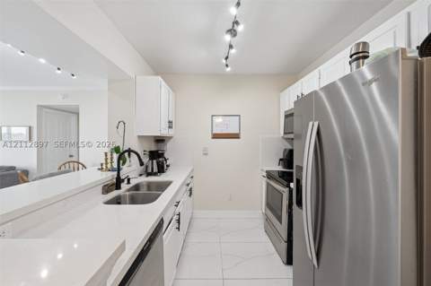 2665 SW 37th Ave 612, Miami FL - photo 8 of 34