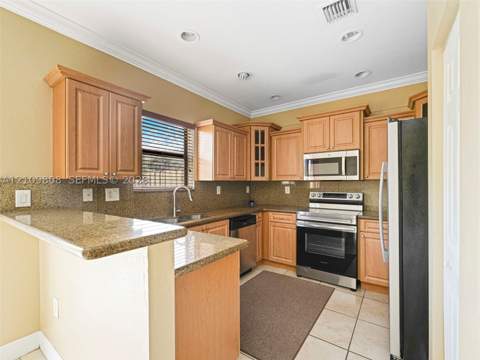353 NE 37th Pl, Homestead FL - photo 9 of 30