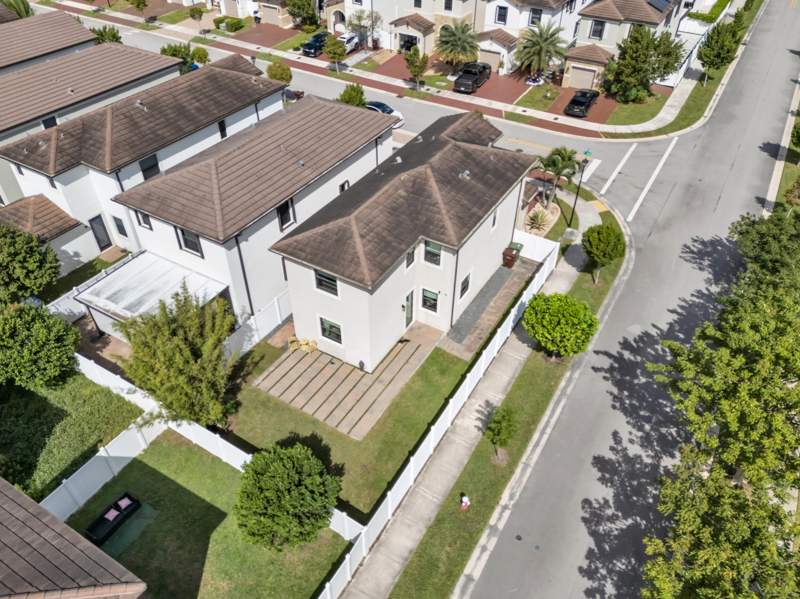 3 bedroom SingleFamilyResidence at 3406 W 110th Street, Aquabella North, Hialeah — photo 4
