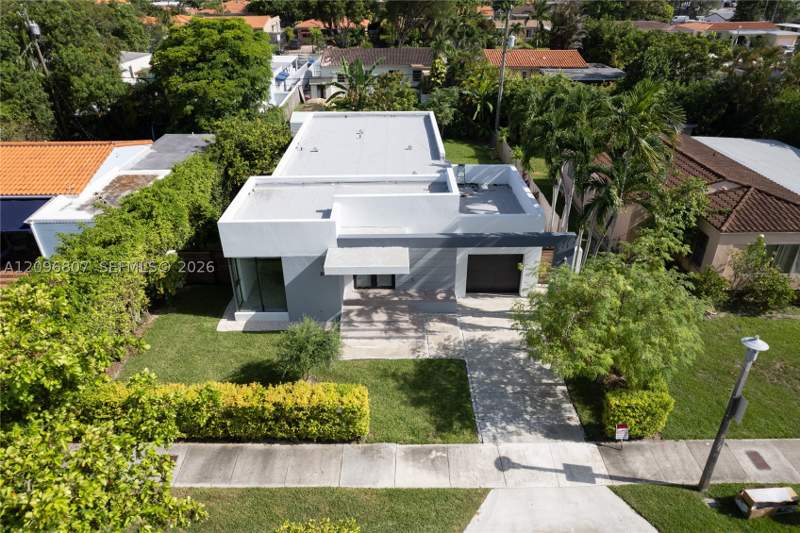 3 bedroom SingleFamilyResidence at 2140 SW 20th St, Shenandoah Park, Miami — photo 3