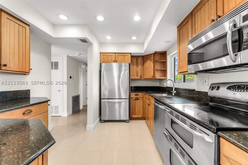 4 bedroom SingleFamilyResidence at 9975 SW 85th St, Heftler Homes Sunset Park, Miami — photo 3