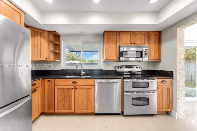 4 bedroom SingleFamilyResidence at 9975 SW 85th St, Heftler Homes Sunset Park, Miami — photo 5