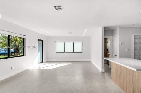 1410 NE 161st St, North Miami Beach FL - photo 8 of 31