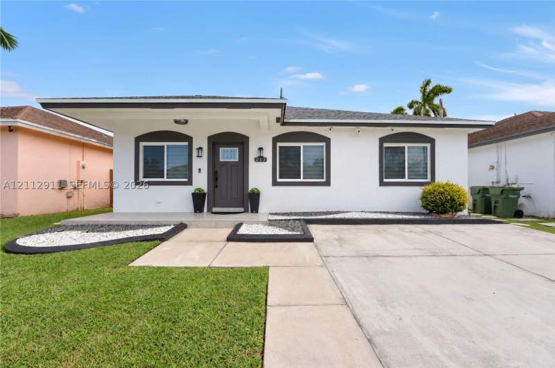 3 bedroom SingleFamilyResidence at 217 SW 15th Pl, P & T Sub, Homestead — photo 2