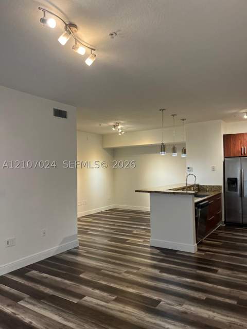 7260 NW 114th Ave 20610, Doral FL - photo 10 of 28