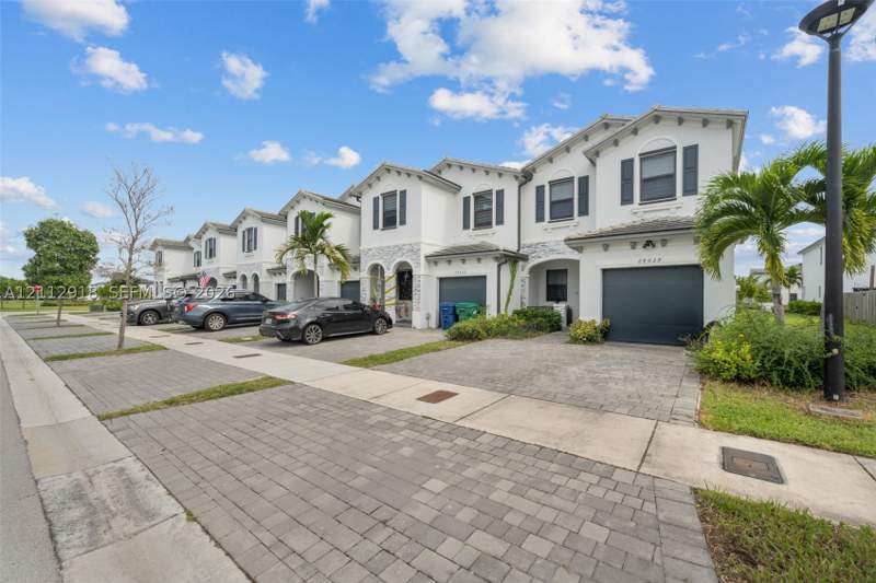 3 bedroom Townhouse at 28629 SW 133rd Pl, Pine Isle, Homestead — photo 3