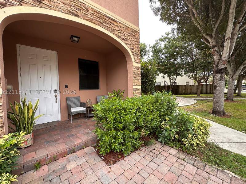 4 bedroom Townhouse at 365 SE 37th Ter, Baywinds Of Galapagos Fir, Homestead — photo 2