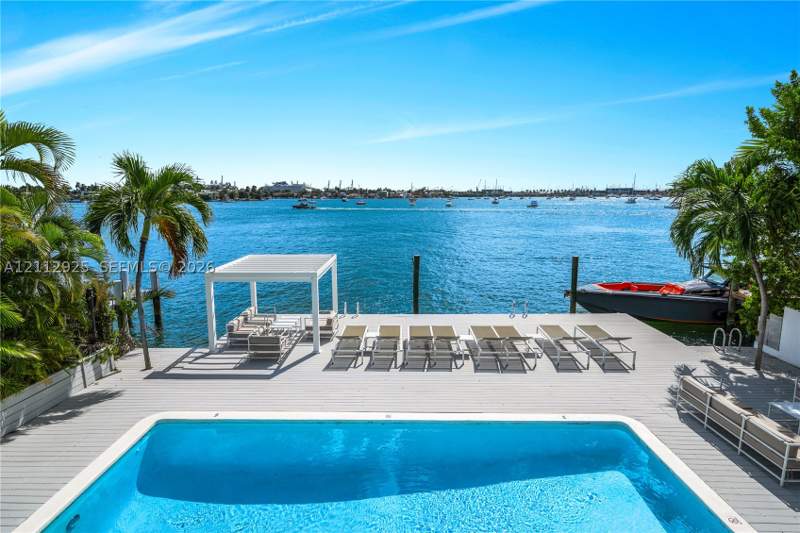 5 bedroom SingleFamilyResidence at 1372 S Venetian Way, San Marco, Miami — photo 2