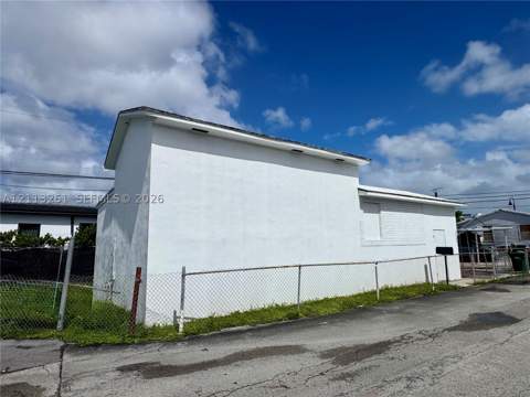 7605 NW 68th Ct, Medley FL - photo 15 of 19