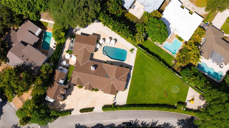 7 bedroom SingleFamilyResidence at 4700 Lake Rd, Bay Point, Miami — photo 2
