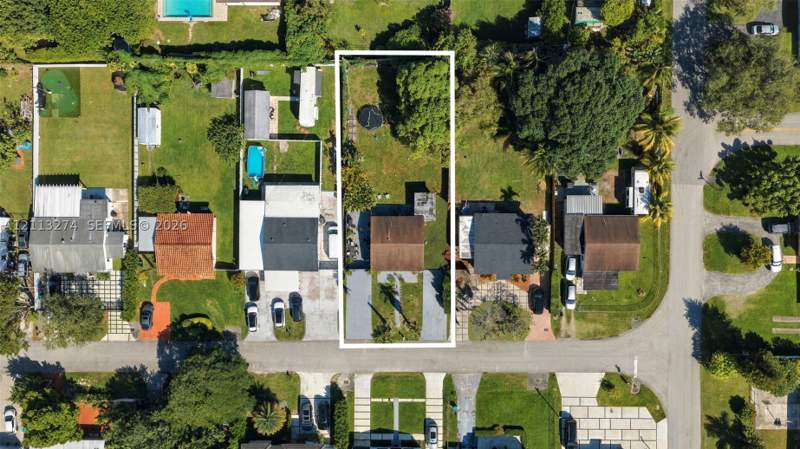 2 bedroom SingleFamilyResidence at 6521 SW 42nd St, Bird Road Terrace, Miami — photo 2