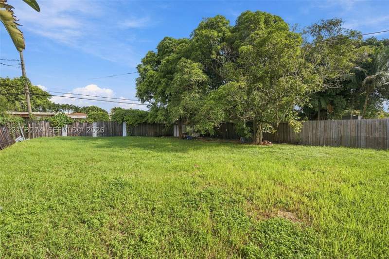 2 bedroom SingleFamilyResidence at 6521 SW 42nd St, Bird Road Terrace, Miami — photo 3