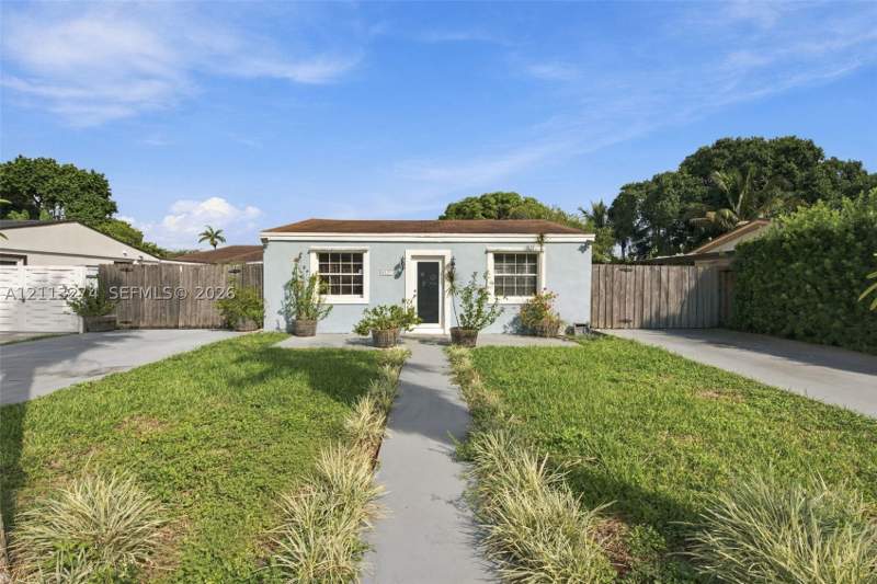 2 bedroom SingleFamilyResidence at 6521 SW 42nd St, Bird Road Terrace, Miami — photo 5